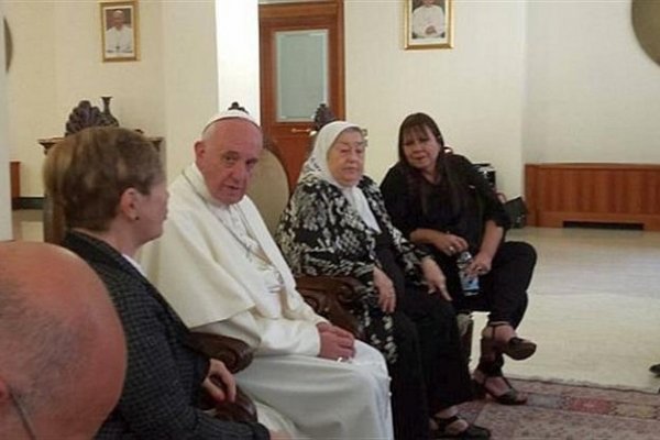 El Papa le envió una carta a Hebe y dijo que no hay nada decidido sobre una visita al país