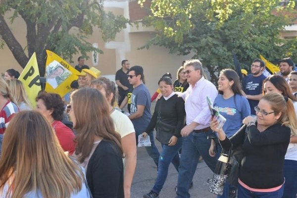 Multitudinaria caminata de ECO+Cambiemos en las Mil Viviendas