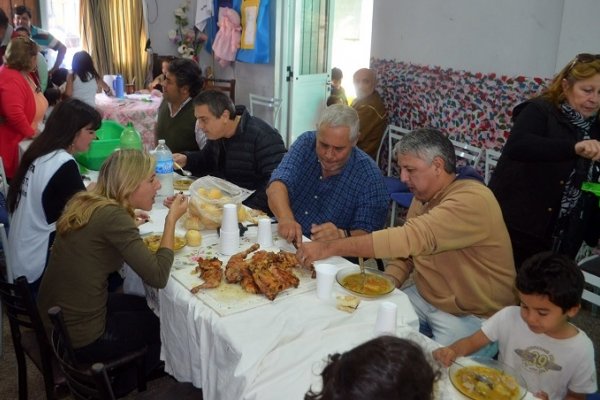 Ríos y Any Pereyra visitaron  el comedor Manitos del barrio Cichero