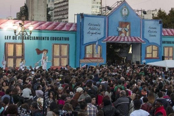 Corrientes: La escuela itinerante de Ctera llegará a fines de mayo a la plaza Cabral