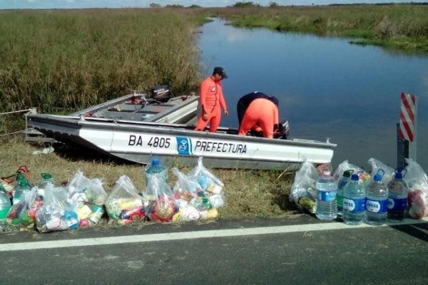 Inundaciones: Personal de Prefectura asiste a pobladores en Corrientes