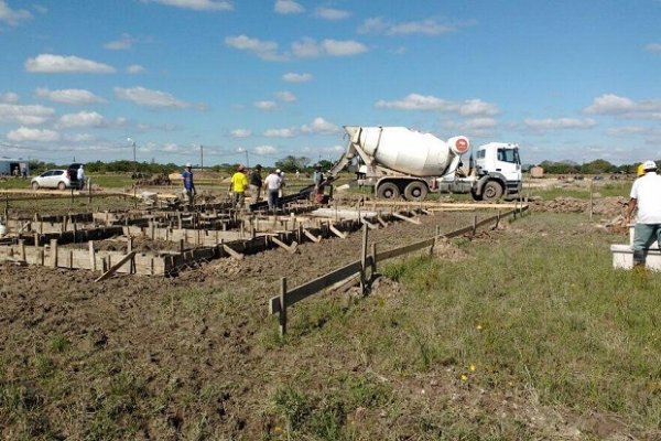 Constatan avances de obras en las 200 viviendas del barrio Montaña