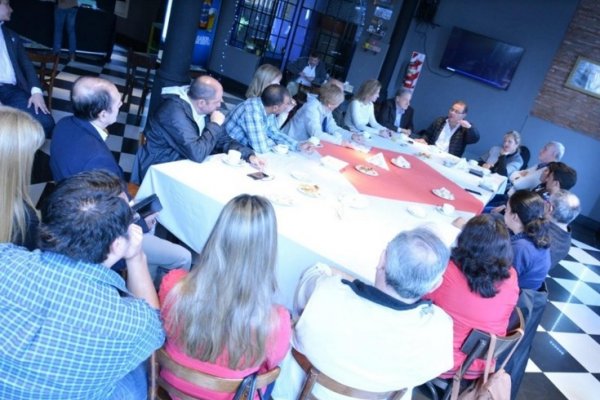 Tassano con emprendedores del sector gastronómico y hotelero