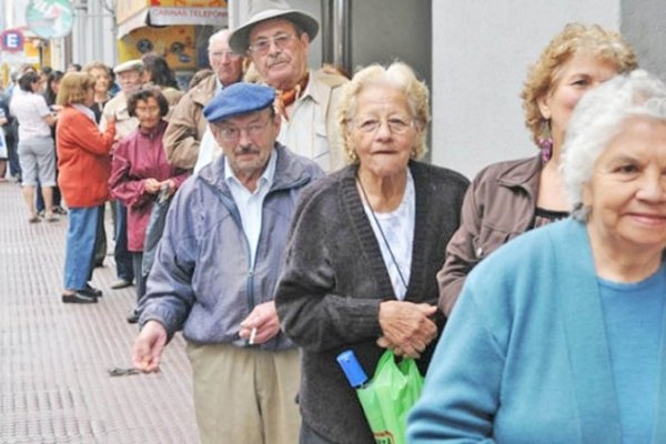 Otro ajuste en el PAMI: los jubilados se pueden quedar sin descuentos en medicamentos