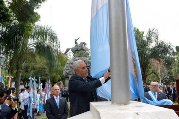 El intendente Fabián Ríos encabezó los actos por el 25 de Mayo