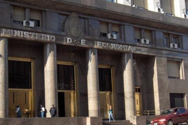 El déficit fiscal primario se disparó un 71,3% en abril a $ 18.663,6 millones