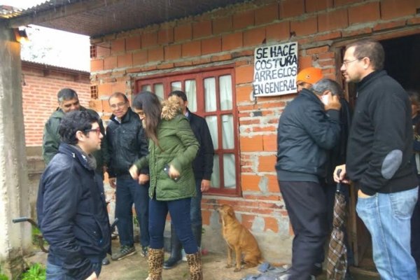 Eduardo Tassano visitó a familias que le vendieron terrenos inundables