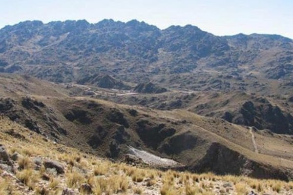 Una nena de 4 años se perdió en los cerros de Catamarca y pasó la noche en una cueva con animales