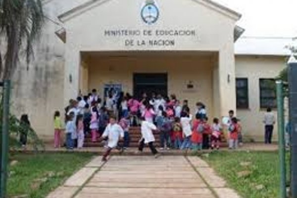 Roban alimentos de escuela rural