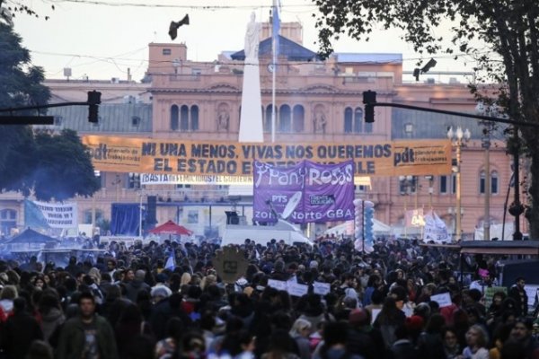 Ni Una Menos: Una multitud en las calles contra la violencia de género