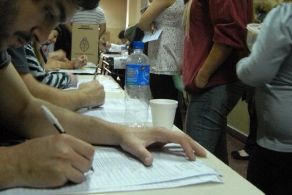 Fue a votar y fiscales le extraviaron su documento