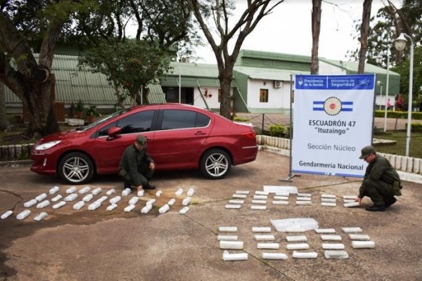 Dos hermanos detenidos con marihuana oculta en el tanque de combustible de su vehículo