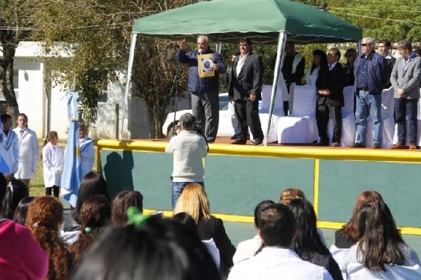 Colombi inauguró en Pando enripiado, recuperación de la sala sanitaria y una plaza