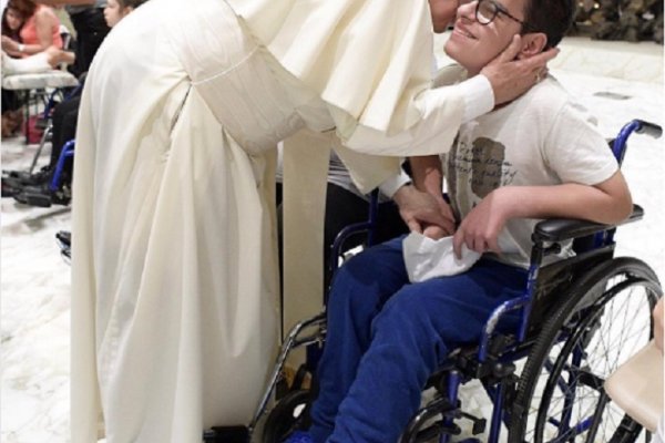 La foto del Papa en medio de la polémica por el recorte de las pensiones