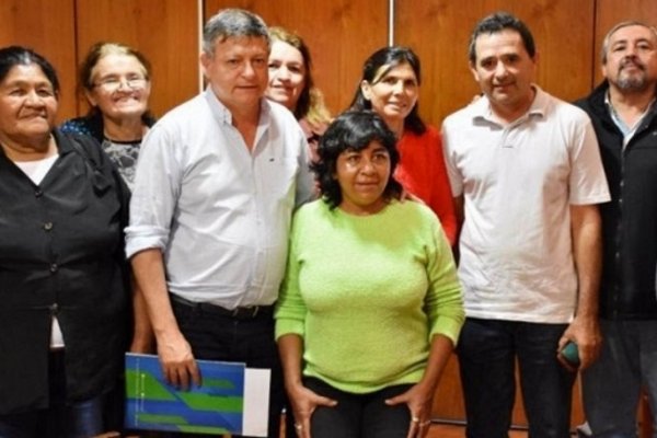 El Gobernador Peppo con familiares de caídos en Malvinas: Acompañamos su lucha