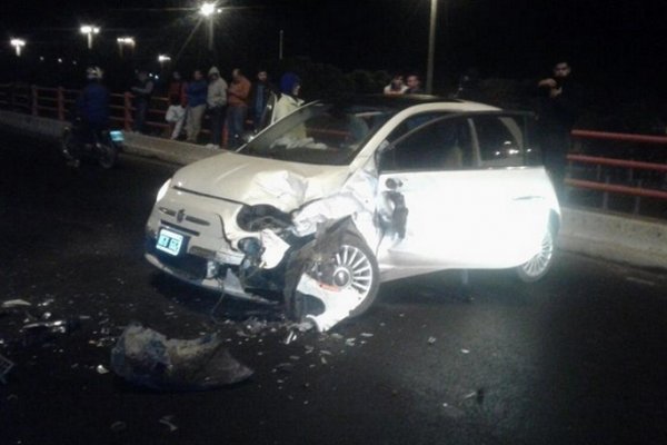 Choque en el puente: Los ocupantes del Fiat 500 iban borrachos