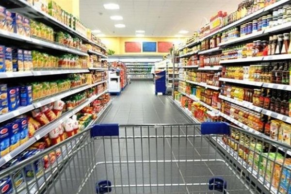 El consumo siguió sin reacción en abril: Ventas en shopping cayeron 8,9% y en súper 1,7%