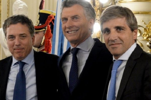 Denunciaron a Macri, Dujovne y Caputo por la deuda a 100 años