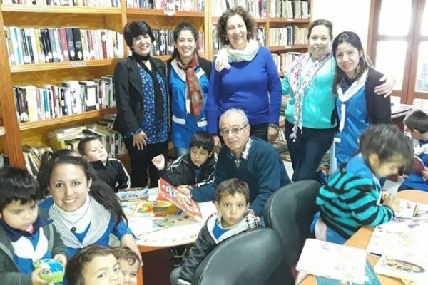 Visita de jardineritos del anexo 617 a la Biblioteca Popular de Saladas