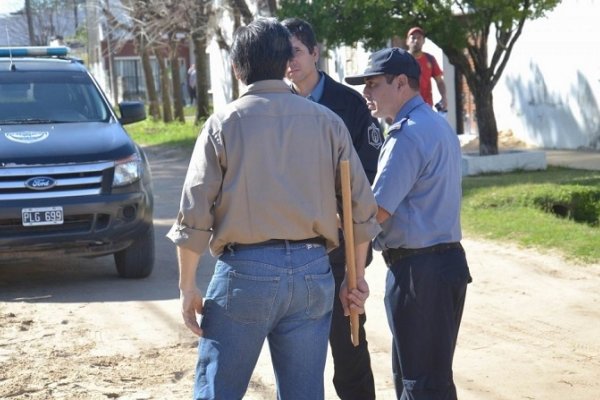 Vecinos corrieron con palos a un motochorro e impidieron robo