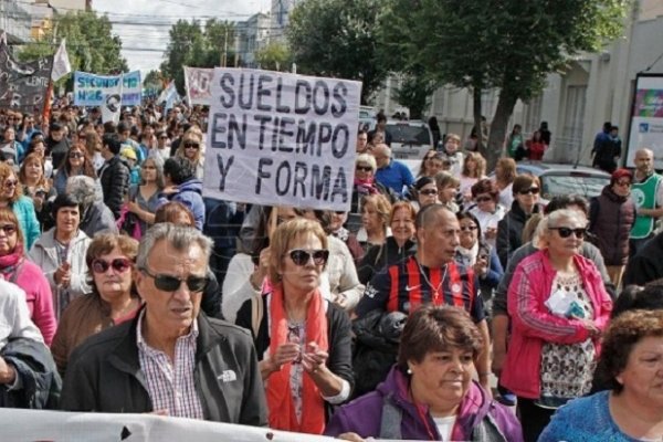 Los docentes de Santa Cruz continuarán de paro y exigen respuestas inmediatas