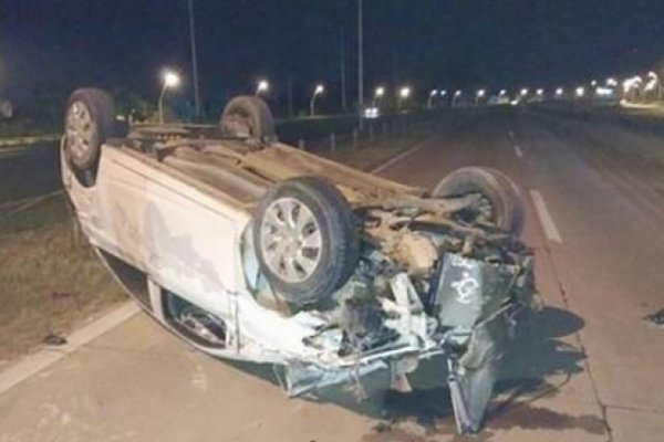 Correntino volcó en la autovía y salió ileso