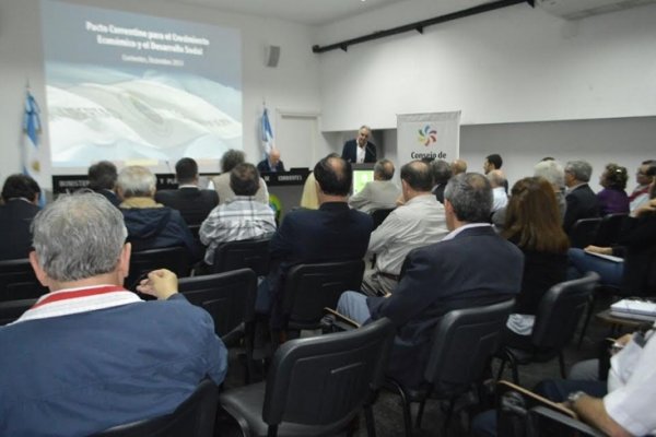 Se presentó el plan de pre factibilidad para llevar gas natural en todo Corrientes