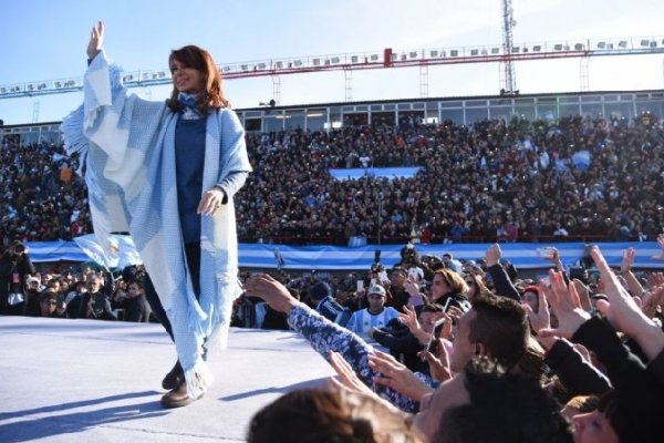 La primera encuesta tras el cierre de listas la da a Cristina primera por 10 puntos