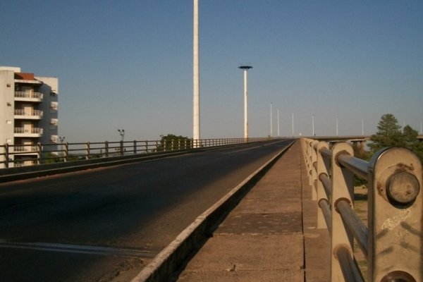 Continúa la búsqueda de la joven que habría caído del puente General Belgrano