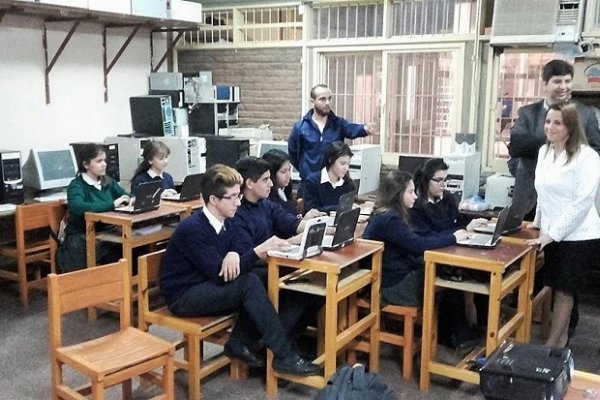 Entregaron netbooks en una escuela de Capital y Empedrado