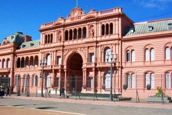 Proponen colocar pilotes de hierro para reforzar la seguridad en la Casa Rosada