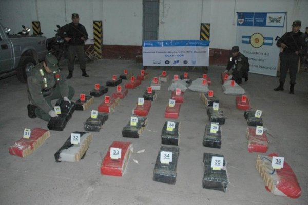 Itatí: Policía y Gendarmería secuestró 400 kilos de marihuana a orillas del río Paraná