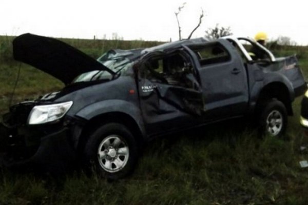 Mendoza: Al menos tres muertos al volcar una camioneta