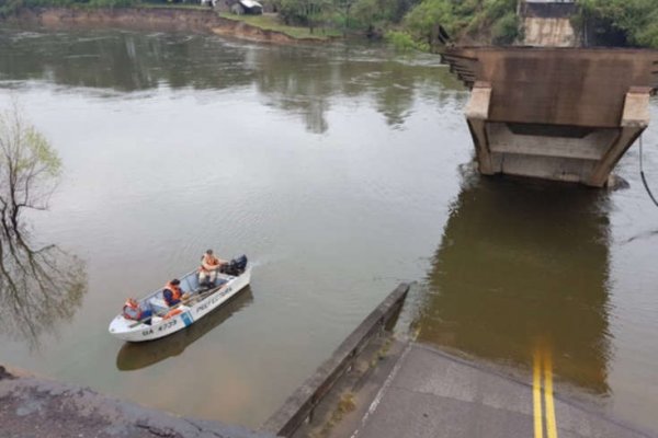 Cruzaba en una embarcación y cayó al Arroyo Guazú