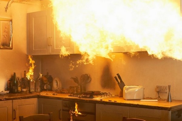 Corrientes: Prendió fuego su casa al intentar matar insectos con aerosol y un encendedor