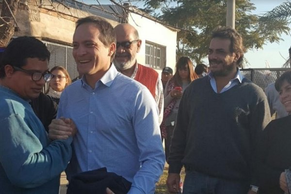 Invitado por Camau, Caran participó de una caminata en la Capital