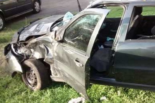 Un auto apareció volcado este viernes cerca de la Escuela Eragia