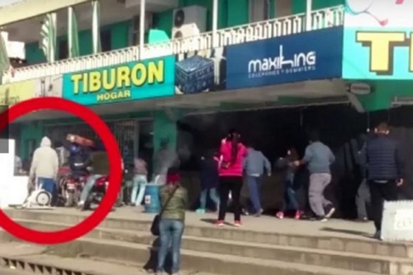 Creyó que había saqueos y se metió a robar: estaban filmando una película