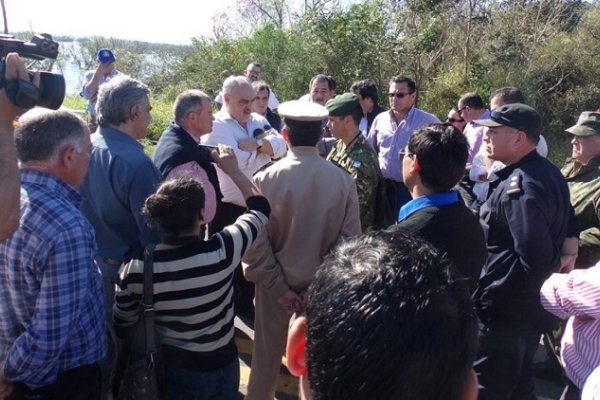 Colombi estuvo en el arroyo Guazú y ratificó que no hubo renuncias policiales