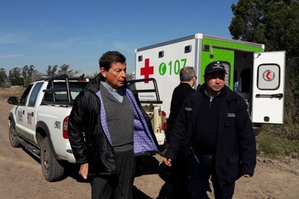 El padre Cacho Barrios salió ileso tras el despiste y vuelco de su auto