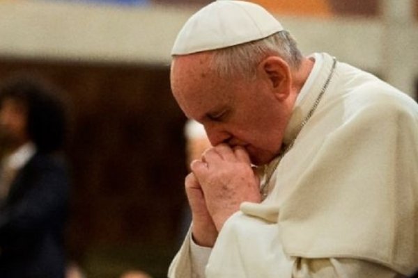 El papa Francisco dijo que reza por Charlie Gard y sus padres