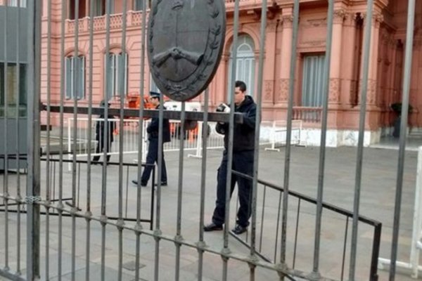 El Gobierno empezó a reforzar el perímetro de Casa Rosada