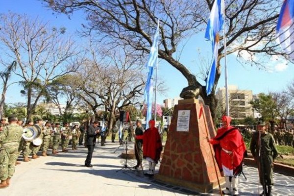 Gendarmería honra a Güemes con un busto en plaza Libertad