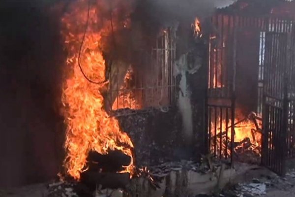 Vela provocó voraz incendio en una casa del barrio Galván II