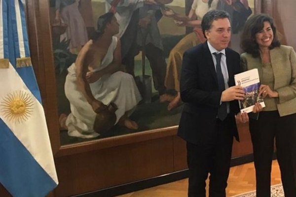 La OCDE insta a la Argentina a reducir el déficit fiscal y pide avanzar con la flexibilización laboral