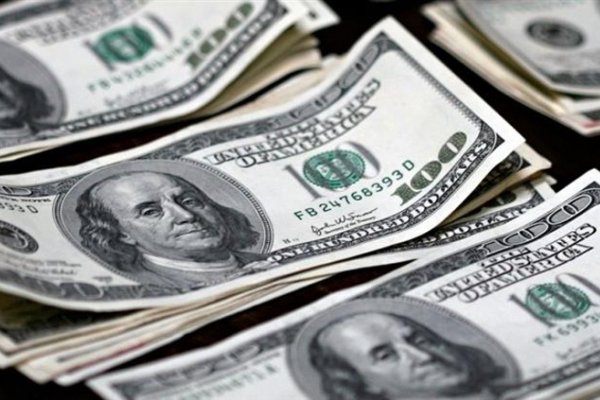 El dólar aumenta siete centavos a  $ 17,83, mientras el blue se dispara al récord de $ 18,41