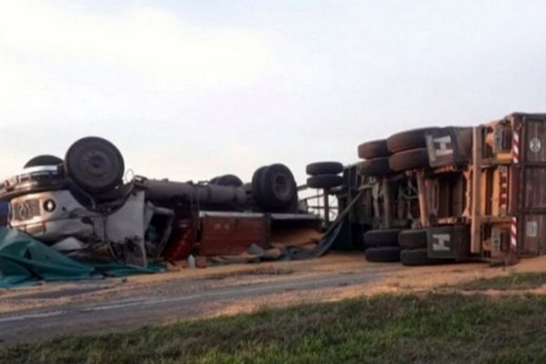 Choque fatal entre dos camiones en la autopista Rosario-Santa Fe