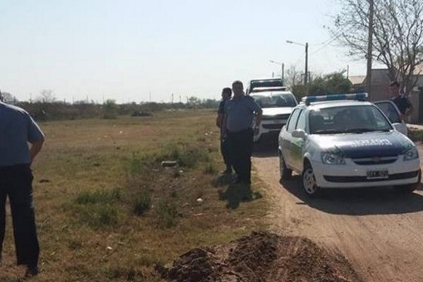 Continúa la guardia policial en terrenos del barrio Pirayui