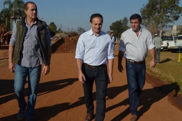 Camau Espínola junto a Giraud y Garay recorrieron obras y hablaron con los vecinos en Santo Tomé