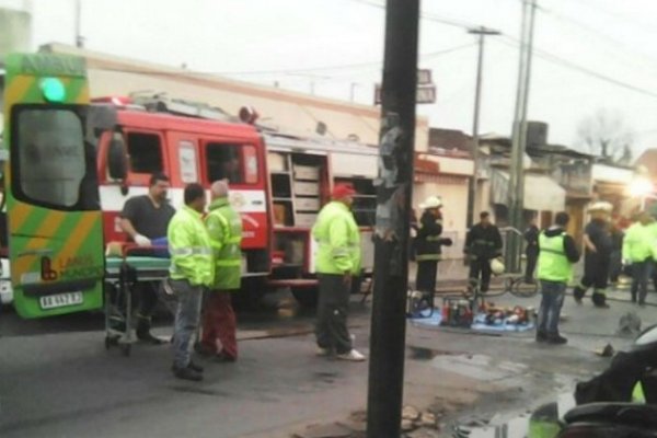 Lanús: Se derrumbó una casa y una mujer murió atrapada